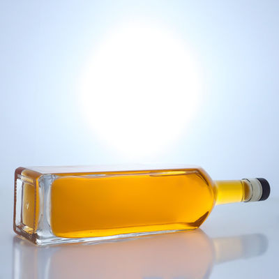 Bottiglia di vetro a pietra quadrata in colore chiaro per vodka whisky tequila gin