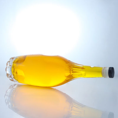 Personalizzazione Bottiglia di liquore a forma rotonda con disegno in rilievo e tappo di sughero personalizzato