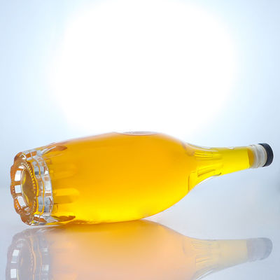 Personalizzazione Bottiglia di liquore a forma rotonda con disegno in rilievo e tappo di sughero personalizzato