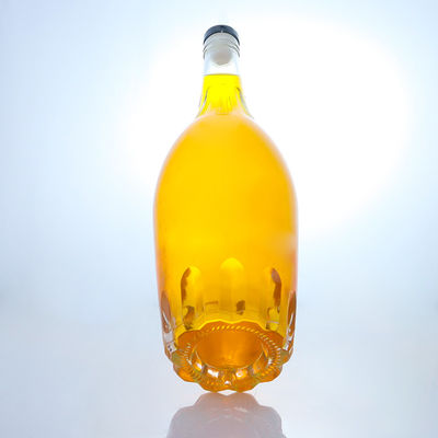 Personalizzazione Bottiglia di liquore a forma rotonda con disegno in rilievo e tappo di sughero personalizzato