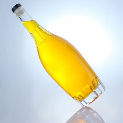 Personalizzazione Bottiglia di liquore a forma rotonda con disegno in rilievo e tappo di sughero personalizzato