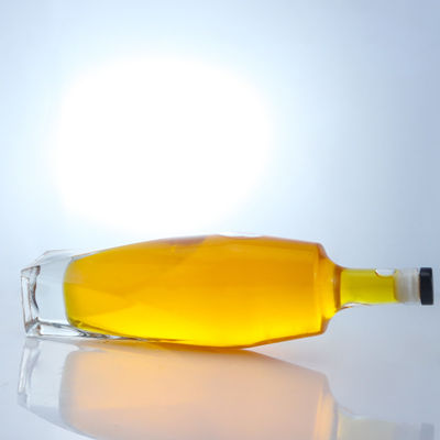 Materiale del corpo Vetro Forma quadrata Rum Vodka Whisky Tequila Gin Bottiglia con sughero