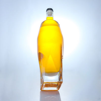 Materiale del corpo Vetro Forma quadrata Rum Vodka Whisky Tequila Gin Bottiglia con sughero