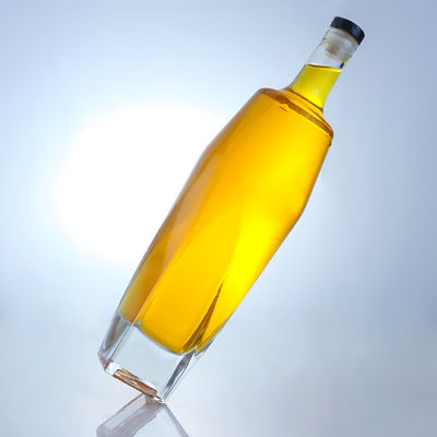 Materiale del corpo Vetro Forma quadrata Rum Vodka Whisky Tequila Gin Bottiglia con sughero