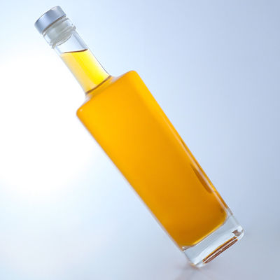 750 ml di bottiglia di liquori in vetro a misura per cognac, vodka, whisky e tappo di sughero a forma quadrata