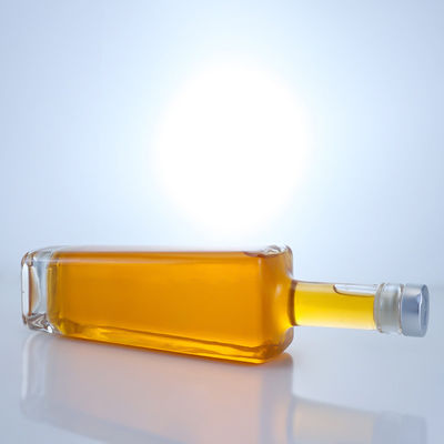 750 ml di bottiglia di liquori in vetro a misura per cognac, vodka, whisky e tappo di sughero a forma quadrata