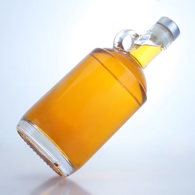 Bottiglia di 750 ml di liquori di vetro per vodka rum tequila con maniglia ad anello al collo e capo sughero