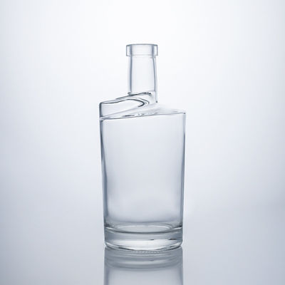 Forma rotonda Disegno personalizzato 750 ml Bottiglia di vetro liquore vuoto chiaro per rum Vodka Gin Whiskey