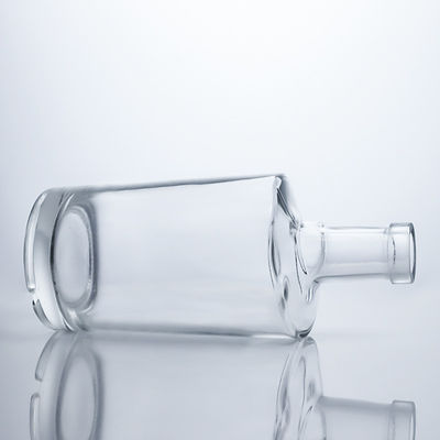 Forma rotonda Disegno personalizzato 750 ml Bottiglia di vetro liquore vuoto chiaro per rum Vodka Gin Whiskey