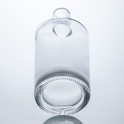 Forma rotonda Disegno personalizzato 750 ml Bottiglia di vetro liquore vuoto chiaro per rum Vodka Gin Whiskey
