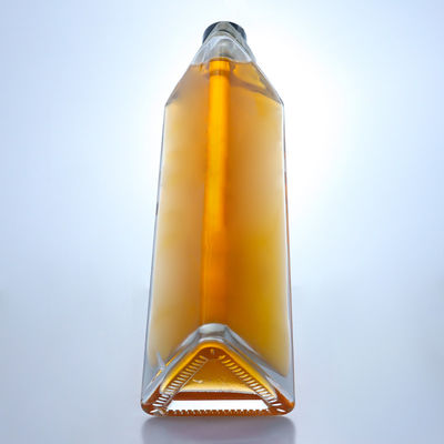 Materiale di base Vetro 750 ml Disegno Bottiglia di liquore in vetro a tre lati per whisky Gin Rum