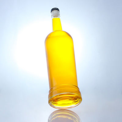 Base di vetro Forma rotonda Logo personalizzabile Collo lungo Bottiglia di liquore con sughero