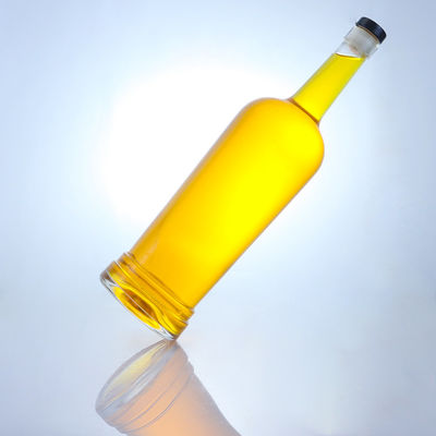 Base di vetro Forma rotonda Logo personalizzabile Collo lungo Bottiglia di liquore con sughero