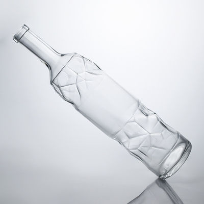 Bottiglia di vetro di liquore altamente resistente con modello in rilievo e tappo di sughero perfetto