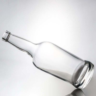 Collare in vetro con logo personalizzato Bottiglia rotonda di liquori da 700 ml per vodka brandy whisky e altro