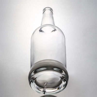 Collare in vetro con logo personalizzato Bottiglia rotonda di liquori da 700 ml per vodka brandy whisky e altro