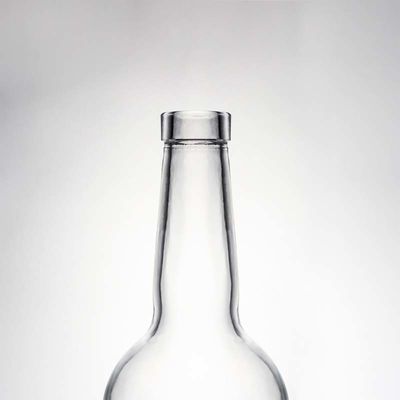 Collare in vetro con logo personalizzato Bottiglia rotonda di liquori da 700 ml per vodka brandy whisky e altro