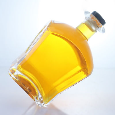 Collare di vetro Materiale Forma quadrata Whiskey Vodka Tequila Brandy Gin Rum Bottiglia con sughero