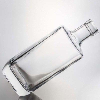 Elegante bottiglia di liquore in vetro quadrato 700ml 750ml per whisky vodka gin collare materiale vetro