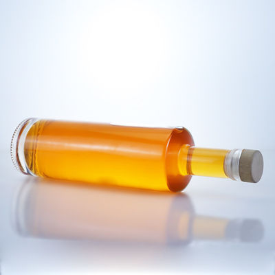 Bottiglia di alcool di vetro personalizzata con base pesante e tappo di sughero
