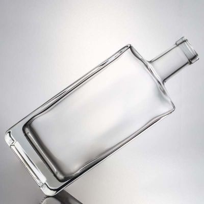 Materiale del colletto Vetro 700ml Quadrato Super Flint Glass Bottle per Vodka Gin Rum Whisky