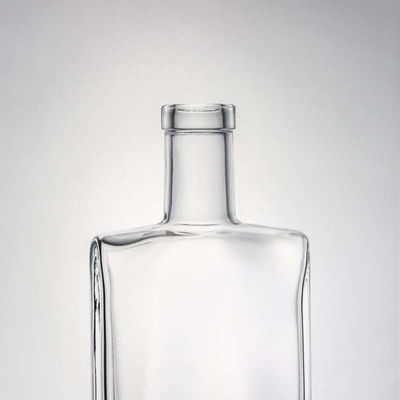 Materiale del colletto Vetro 700ml Quadrato Super Flint Glass Bottle per Vodka Gin Rum Whisky