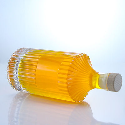 Bottiglia di vetro personalizzata per rum vodka whisky tequila gin design a strisce tipo di sigillamento di sughero