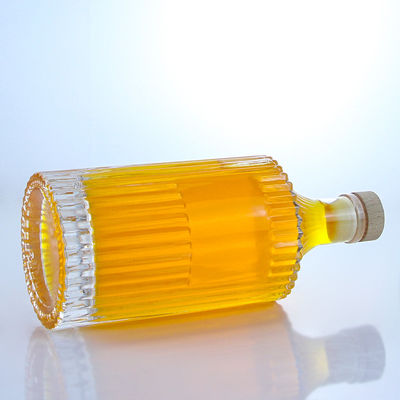 Bottiglia di vetro personalizzata per rum vodka whisky tequila gin design a strisce tipo di sigillamento di sughero