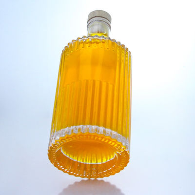 Bottiglia di vetro personalizzata per rum vodka whisky tequila gin design a strisce tipo di sigillamento di sughero
