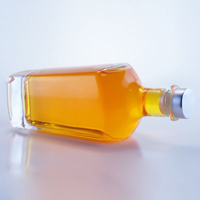 Colore della bottiglia Chiara bottiglia di vetro a forma unica da 750 ml per gin rum champagne brandy whisky