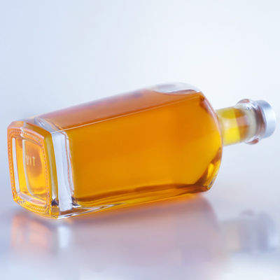 Colore della bottiglia Chiara bottiglia di vetro a forma unica da 750 ml per gin rum champagne brandy whisky