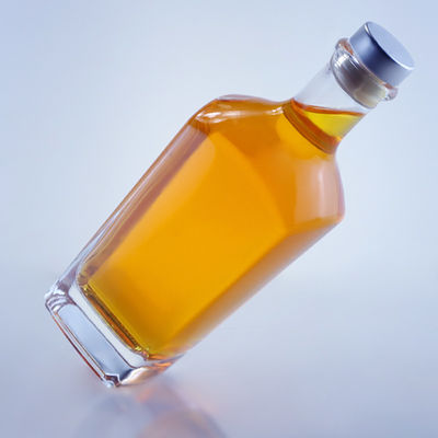 Colore della bottiglia Chiara bottiglia di vetro a forma unica da 750 ml per gin rum champagne brandy whisky