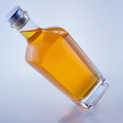 Colore della bottiglia Chiara bottiglia di vetro a forma unica da 750 ml per gin rum champagne brandy whisky