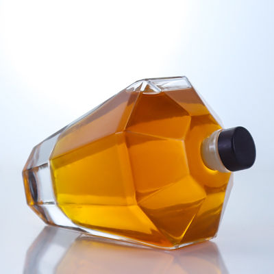 Materiale del colletto Vetro 700 ml Bottiglia a forma unica per Gin Rum Champagne Brandy Whisky