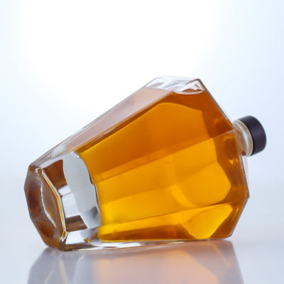 Materiale del colletto Vetro 700 ml Bottiglia a forma unica per Gin Rum Champagne Brandy Whisky