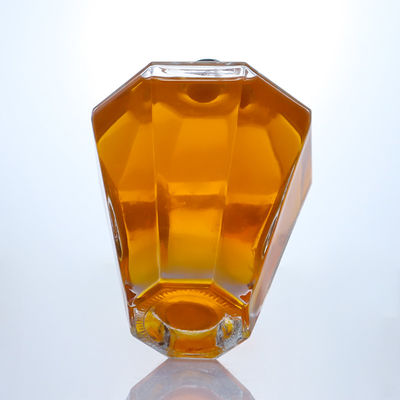 Materiale del colletto Vetro 700 ml Bottiglia a forma unica per Gin Rum Champagne Brandy Whisky