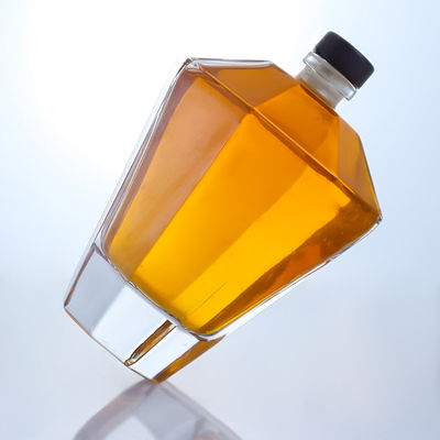 Materiale del colletto Vetro 700 ml Bottiglia a forma unica per Gin Rum Champagne Brandy Whisky
