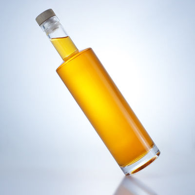 Bottiglia di vetro cilindrica da 700 ml per brandy whisky gin rum champagne Clear Flint