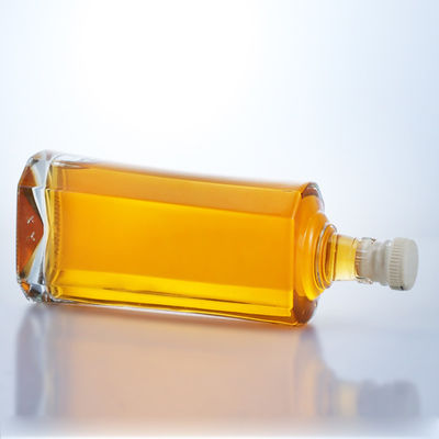 Logo personalizzato Bottiglia di vetro di pietra trasparente da 500 ml per gin rum champagne brandy whisky liquore