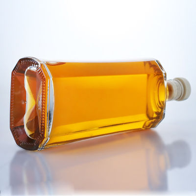 Logo personalizzato Bottiglia di vetro di pietra trasparente da 500 ml per gin rum champagne brandy whisky liquore