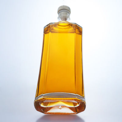 Logo personalizzato Bottiglia di vetro di pietra trasparente da 500 ml per gin rum champagne brandy whisky liquore