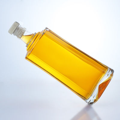 Logo personalizzato Bottiglia di vetro di pietra trasparente da 500 ml per gin rum champagne brandy whisky liquore