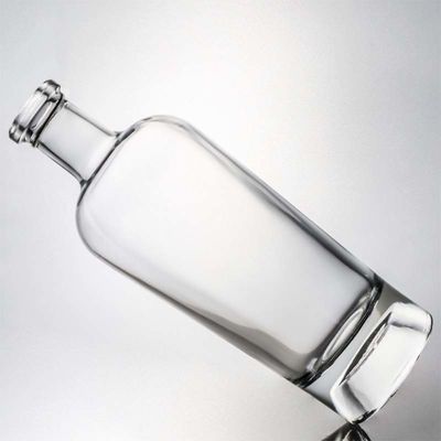 Logo personalizzato 700ml 1000ml Clear Flint Gin Rum Champagne Liquor Bottiglia di vetro con sughero