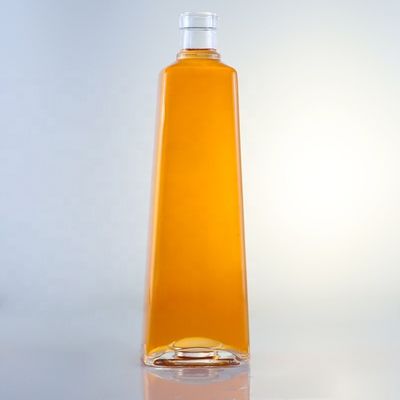 Logo personalizzato Vetro trasparente Bottiglia di whisky da 750 ml con sughero e forma quadrata