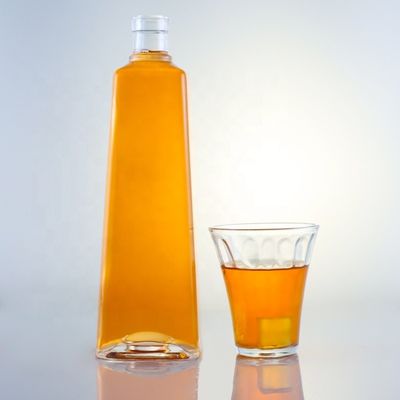Logo personalizzato Vetro trasparente Bottiglia di whisky da 750 ml con sughero e forma quadrata