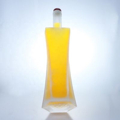 Bottiglie di vetro di 750 ml di vodka chiara e whisky con sughero per bevande