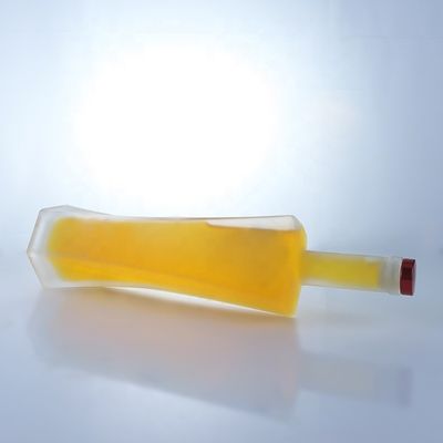 Bottiglie di vetro di 750 ml di vodka chiara e whisky con sughero per bevande