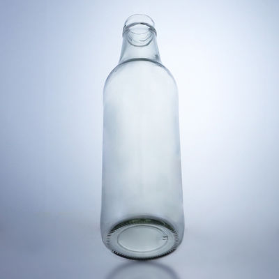Bottiglia in vetro di whisky e vodka trasparente Unica 650ml di forma speciale con finitura a vite
