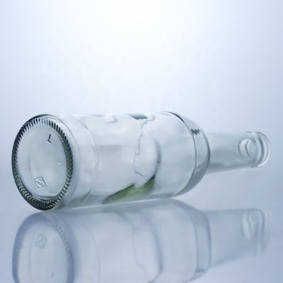 Flint Glass 276ml Brandy Vodka Tequila Bottiglia di vetro con sughero per il corpo Materiale vetro
