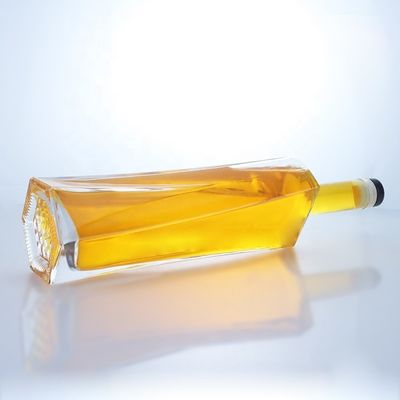 500 ml 750 ml 1000 ml Bottiglia di vetro trasparente con tappo a vite Materiale di base per bevande industriali Vetro